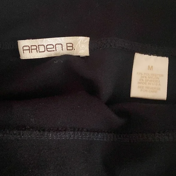 Black mini skirt - Picture 3 of 4